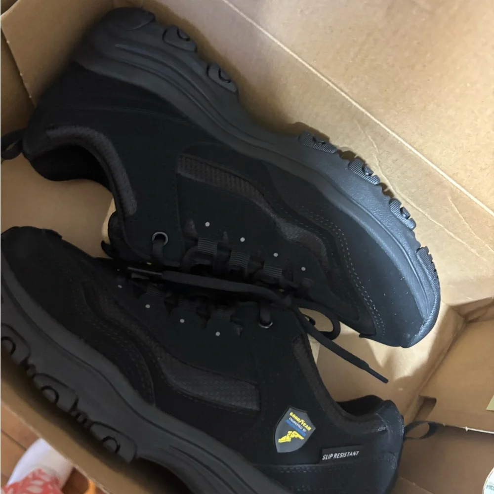 Women’s Skechers x Goodyear GBS Moja slip resistant Black Sneakers Sz 8 New